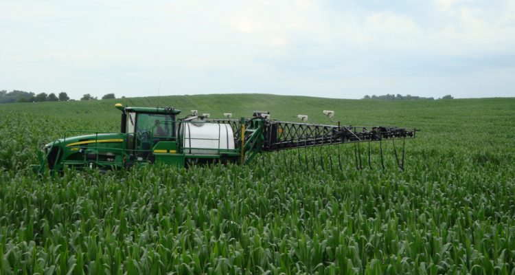 sensor based nitrogen application to corn maize in the midwest photo raun 750x400 - The Uses of Fertiliser