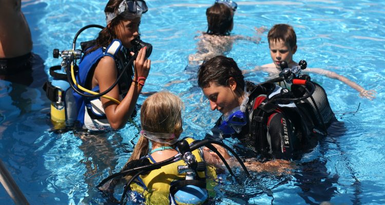 075 750x400 - Teaching Scuba Diving