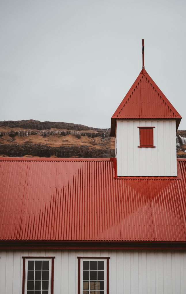 5 Tips For Finding The Right Roofer annie spratt 9su x1nN1u4 unsplash 2 646x1024 - 5 Tips For Finding The Right Roofer