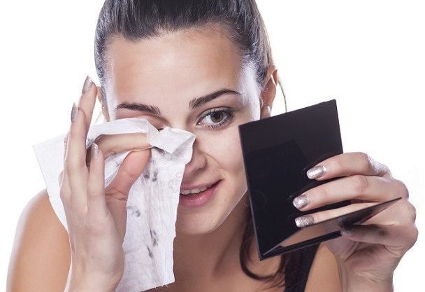 Are Makeup Wipes Harmful or Not1 - People Using Baby Wet Tissue Malaysia For Different Purpose?