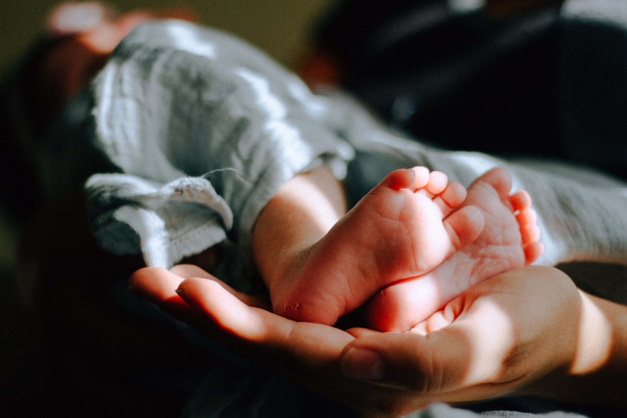 omar lopez vTknj2OxDVg unsplash scaled - Ultimate Guide: Online Baby Carriers